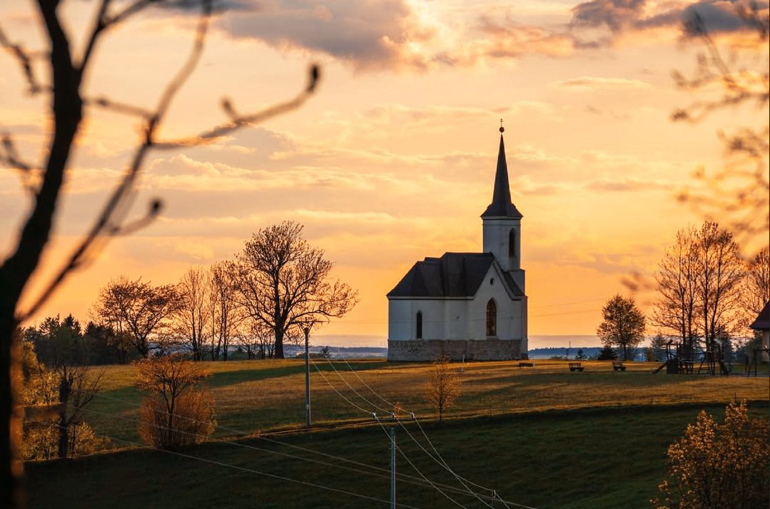 Horská kaple v neogotickém stylu z roku 1866