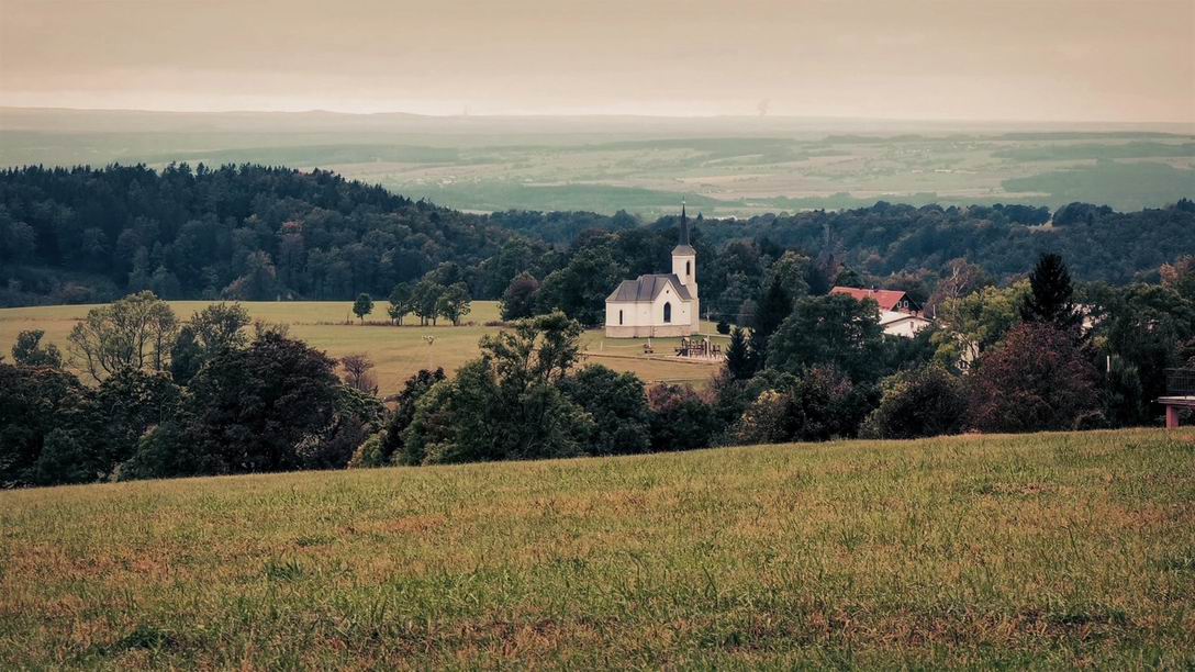 Objekty postavil Anton Wanitschke (1820–1892).