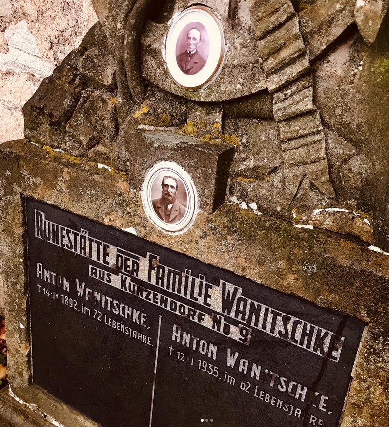 Rodinná hrobka, Kačerov