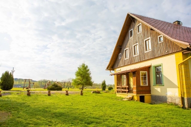 Škola na Vsi - celkový pohled