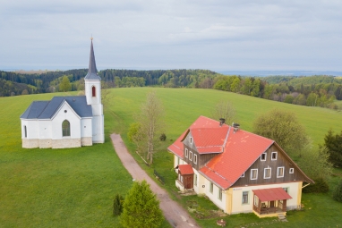 Škola na Vsi - celkový pohled