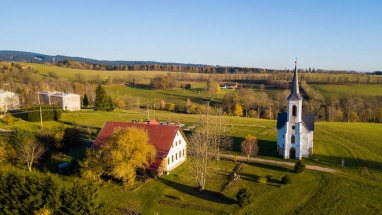 Škola na Vsi pohledem z nebes