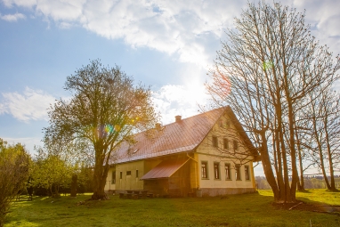 Škola na Vsi - celkový pohled