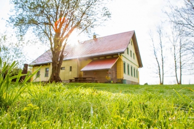 Škola na Vsi - celkový pohled