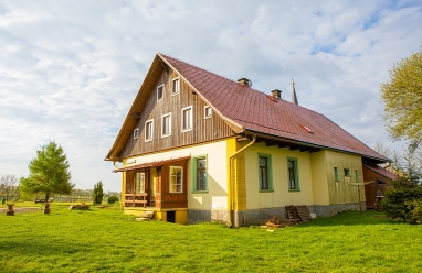 Škola na Vsi - celkový pohled