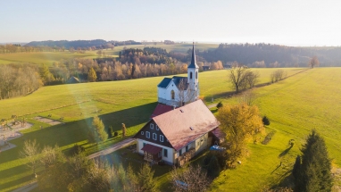 Škola na Vsi pohledem z nebes