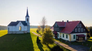 Škola na Vsi pohledem z nebes